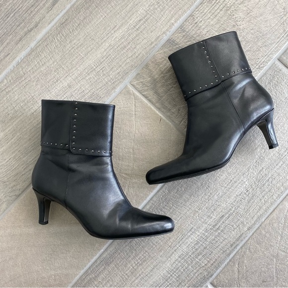 Tahari Primer Black Leather Ankle Boot Heeled Studded Size 7.5 - Picture 1 of 12